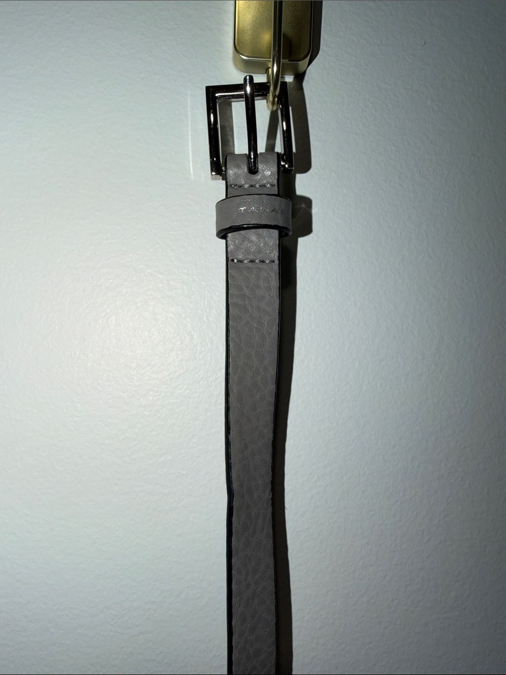 TAHARI XL Gray Faux Pebbled Leather Skinny Belt